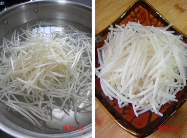 猪肉涮肉片,<a style='color:red;display:inline-block;' href='/shicai/ 2683'>豆芽菜</a>掐去二端,焯水10-20秒钟,水中放入少许盐;白醋;油,捞出沥干。是否过凉水自愿。