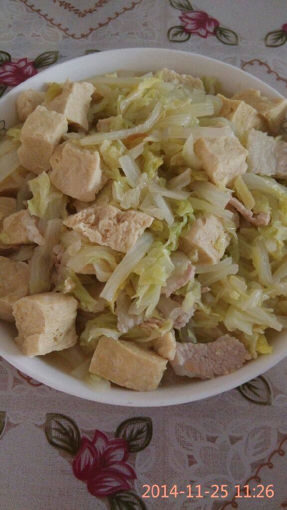 五花肉白菜炖冻豆腐