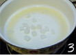 Q烧猪尾,锅内加冷油,冷油加<a style='color:red;display:inline-block;' href='/shicai/ 866'>冰糖</a>;