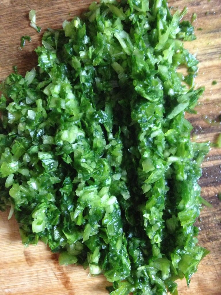 绿色健康无敌营养粥(蔬菜肉糜粥),青菜洗净切末