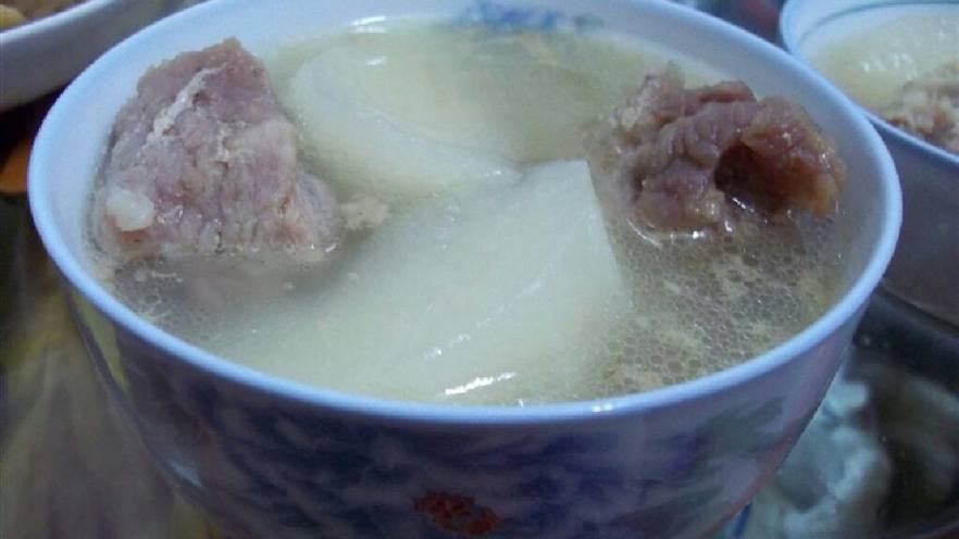 白萝卜骨头汤