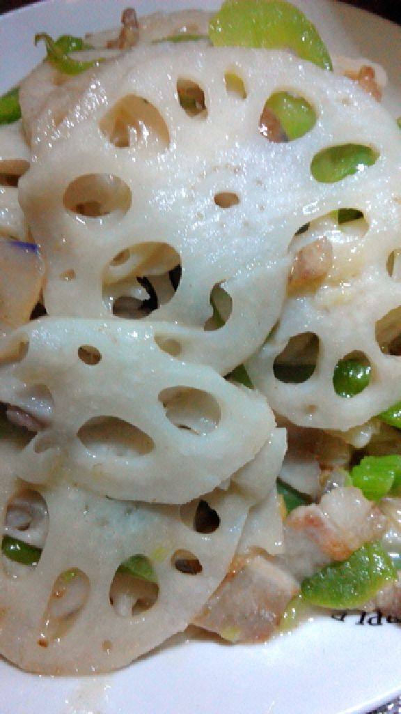 五花肉炒藕片