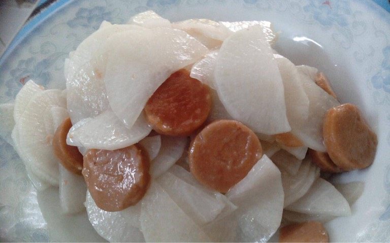 白萝卜炒香肠