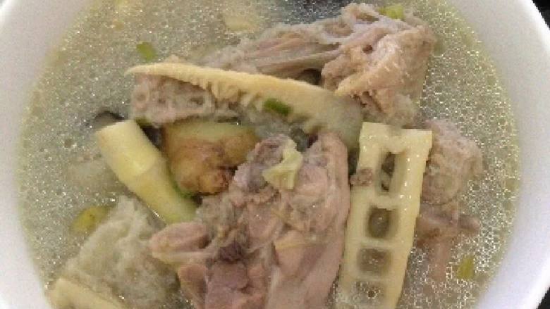 竹笙春笋煲鸭汤