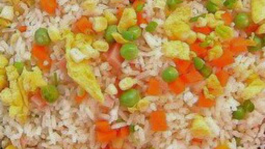 胡萝卜青豆火腿炒饭
