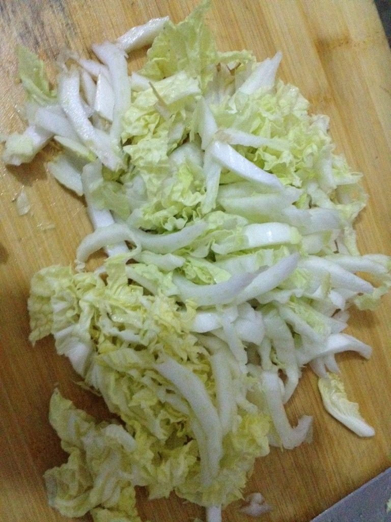 大白菜广味肠炒饭,如图<a style='color:red;display:inline-block;' href='/shicai/ 113'>大白菜</a>切丝