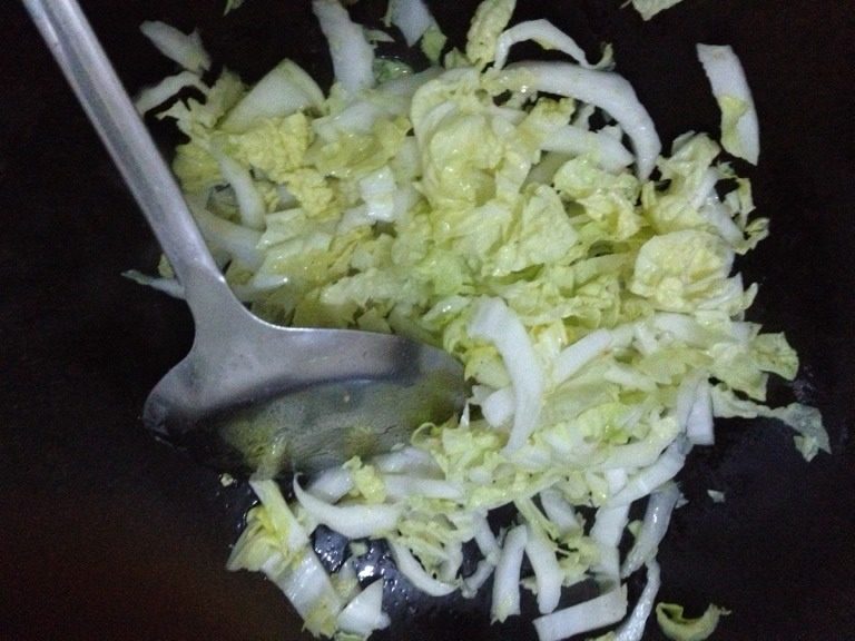 大白菜广味肠炒饭,如图把大白菜炒熟