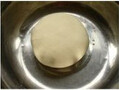 吕梁油锄片,将另外的150克面粉用80克温水和成生面团,盖上湿布子饧30分钟