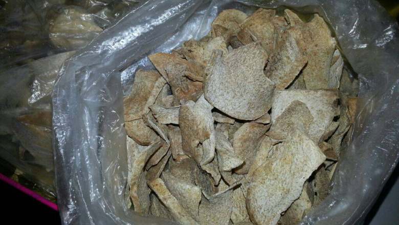 芋片鸡汤,芋头晒干的芋头片、见如图