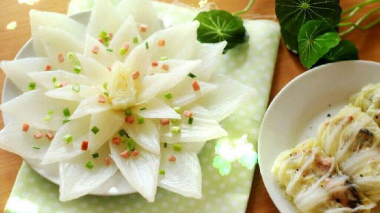 【莲花白菜包】白菜的三种形态,好了拿出来撒上<a style='color:red;display:inline-block;' href='/shicai/ 3250'>葱</a>花就可以了,可以切一点点火腿肠粒撒上去。