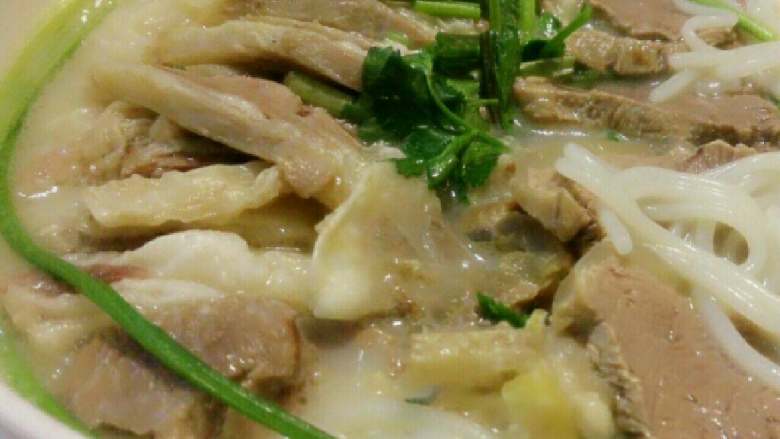 羊肉米线,浇在羊肉米线上即可~