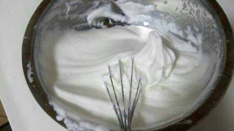 (电饭锅)松软蛋糕,打发好的奶油
