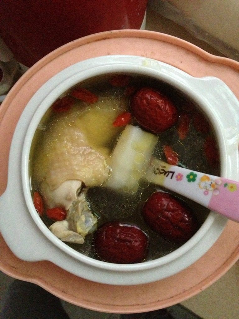 鸡肉山药粥,如图搁水顿一小时后 加入1／3量杯的<a style='color:red;display:inline-block;' href='/shicai/ 492'>大米</a>