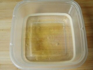 薄荷青豆糕,吉利丁加少许水泡软,隔热水融化