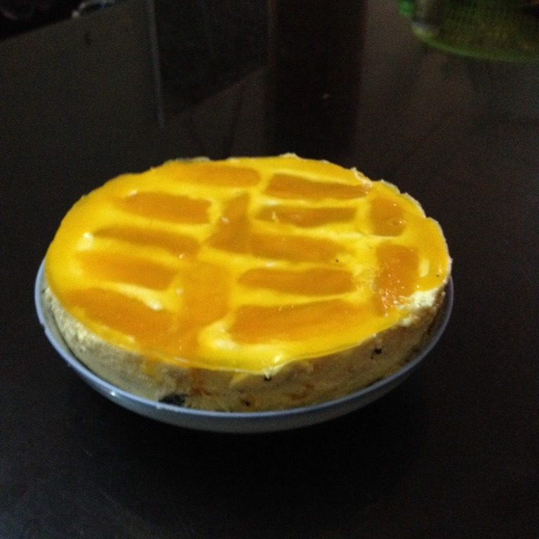 鲜芒果慕斯蛋糕,再冷冻1小时 脱模后 成型