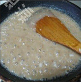 瑞典肉丸,倒入适量开水,使面粉全部溶解在水中。