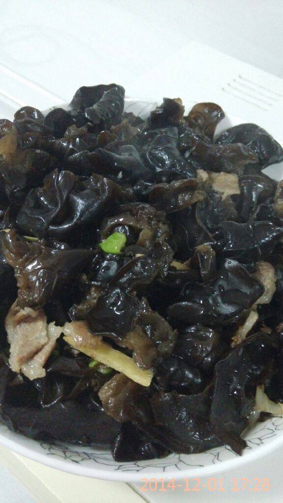 木耳炒五花肉