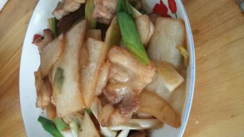 五花肉炒萝卜皮