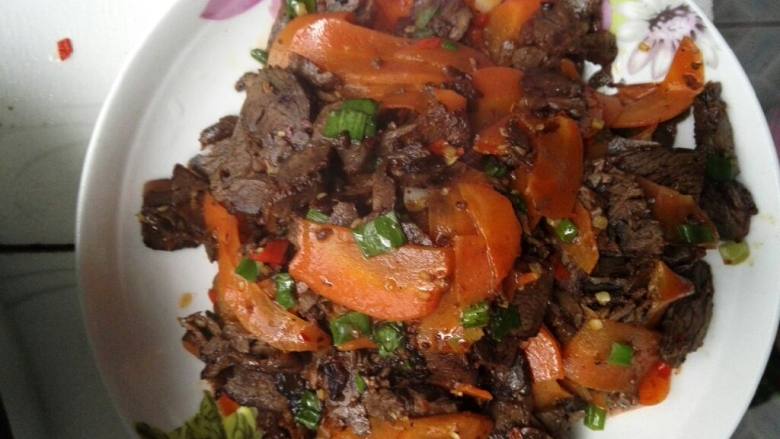 胡萝卜炒牛肉