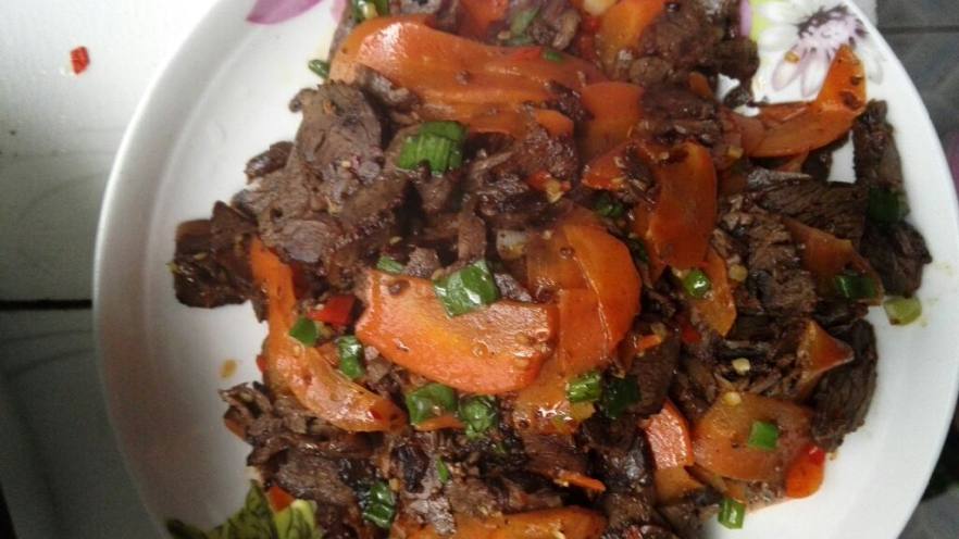 胡萝卜炒牛肉