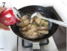 可乐鸡翅,倒入适量<a style='color:red;display:inline-block;' href='/shicai/ 911'>可乐</a>,没过鸡翅即可;