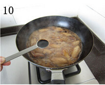 可乐鸡翅,加入<a style='color:red;display:inline-block;' href='/shicai/ 762'>老抽</a>;