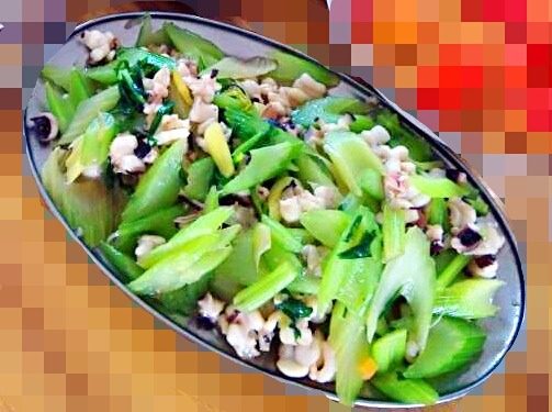 西芹炒鱿鱼