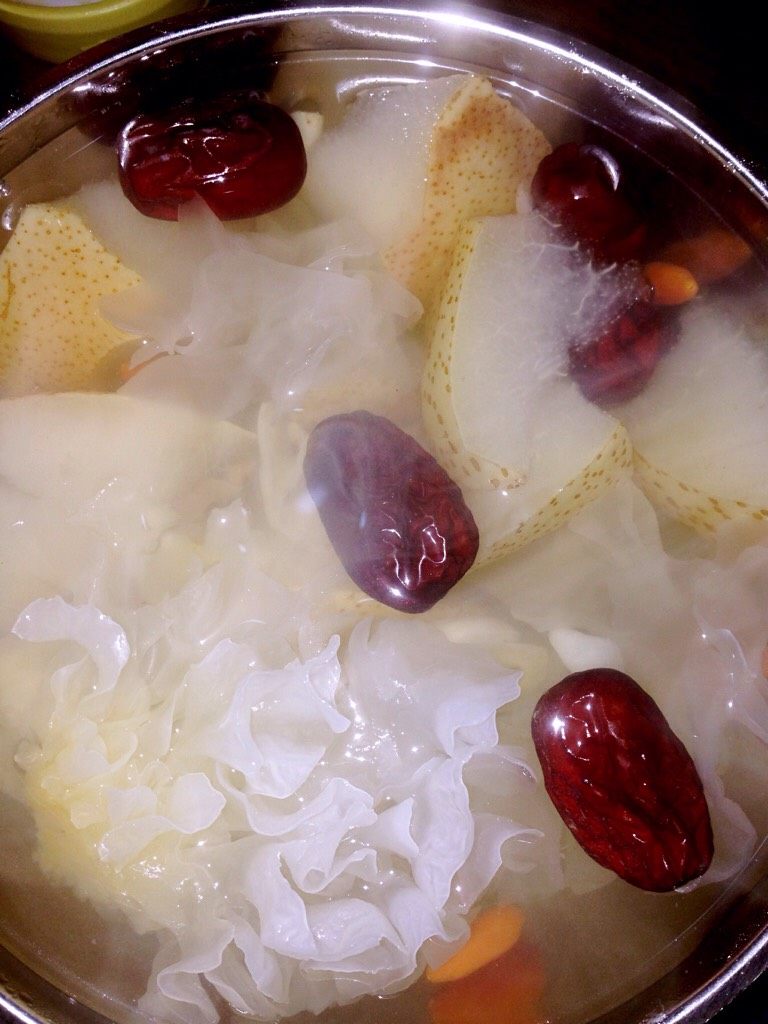 冰糖雪梨银耳汤
