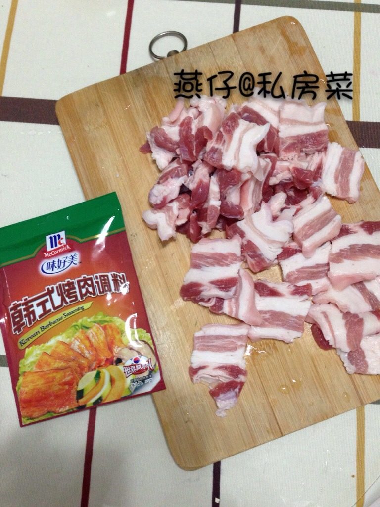 香煎五花肉,如图<a style='color:red;display:inline-block;' href='/shicai/ 428'>五花肉</a>洗净切薄片