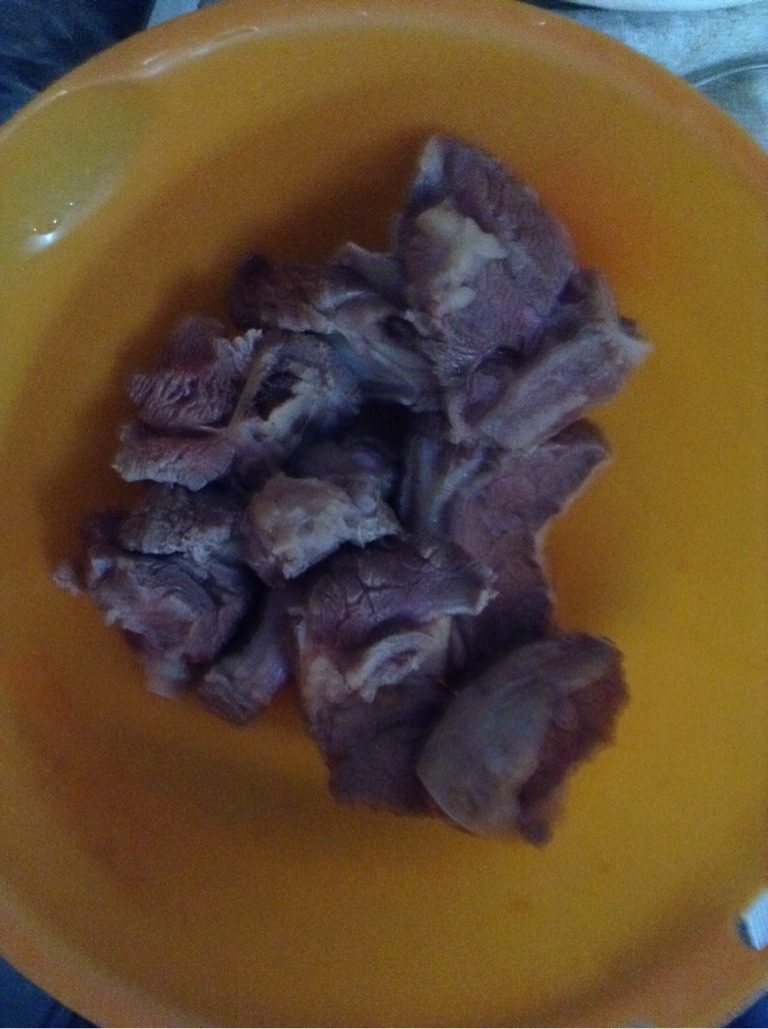 家常牛排玉米汤,牛排过水汆烫