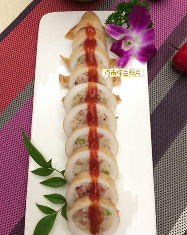 糯米时蔬鱿鱼圈,烤箱预热180度,鱿鱼正反面刷上<a style='color:red;display:inline-block;' href='/shicai/ 8494'>海鲜酱</a>,放入烤盘烤10分钟左右即可出炉。