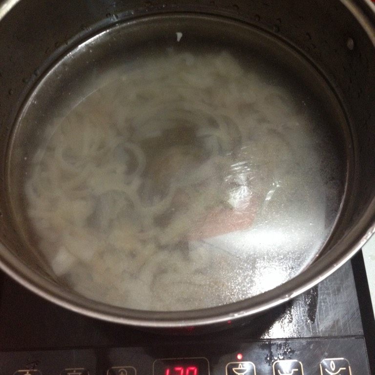 肉皮冻,如图再将肉丝放入锅中煮,我的是,两个小时