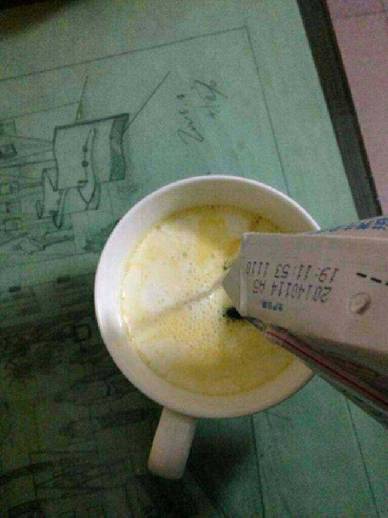 牛奶炖蛋（现场直播）,加入一瓶<a style='color:red;display:inline-block;' href='/shicai/ 219'>牛奶</a>