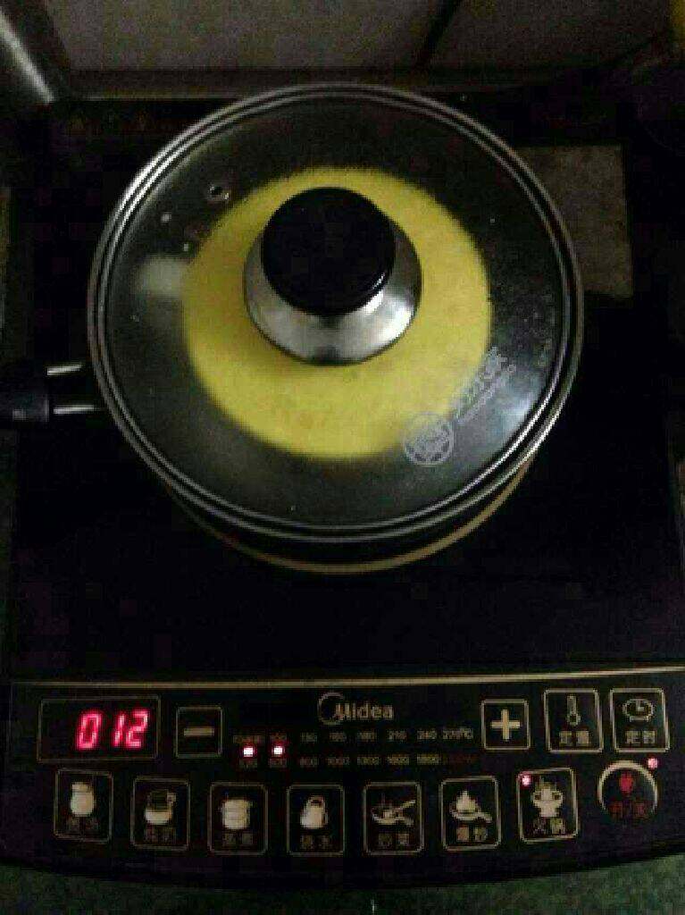 牛奶炖蛋（现场直播）,盖上盖子炖10分钟左右