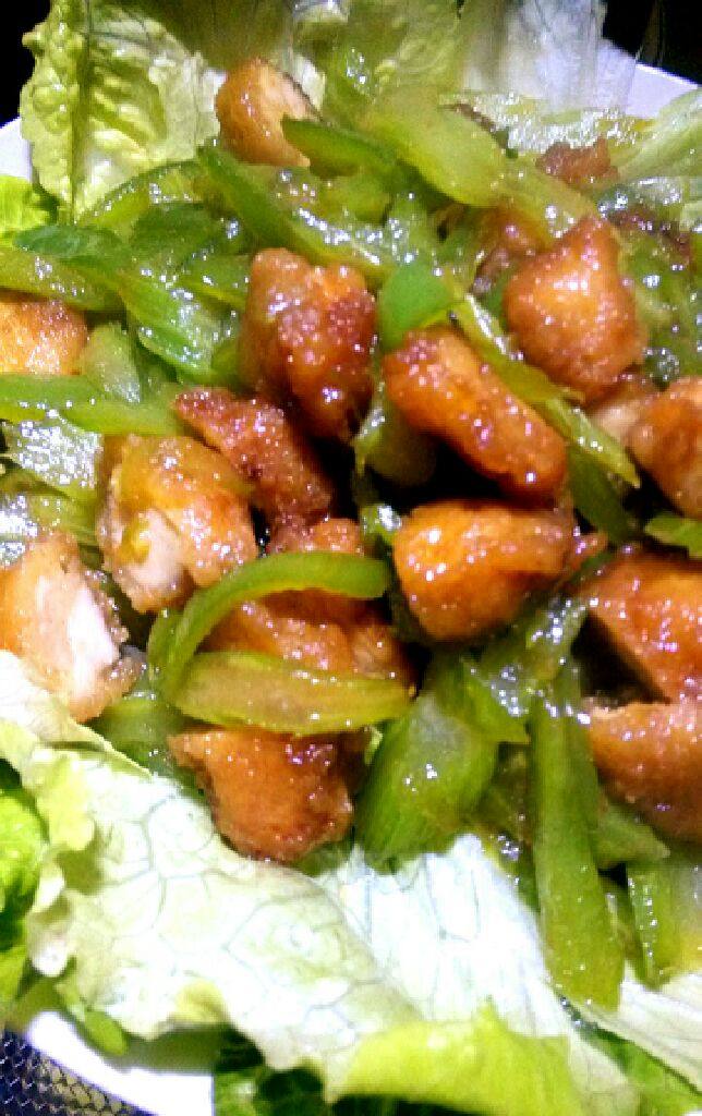 西芹爆鸡丁
