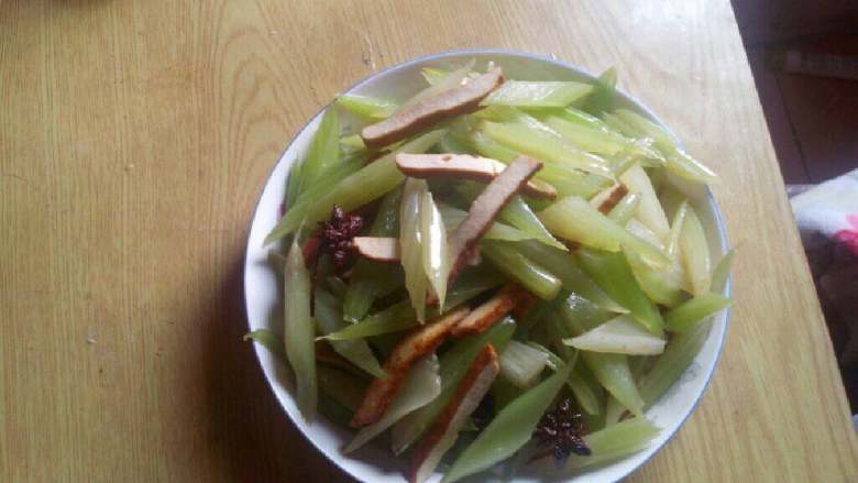 芹菜炒香干