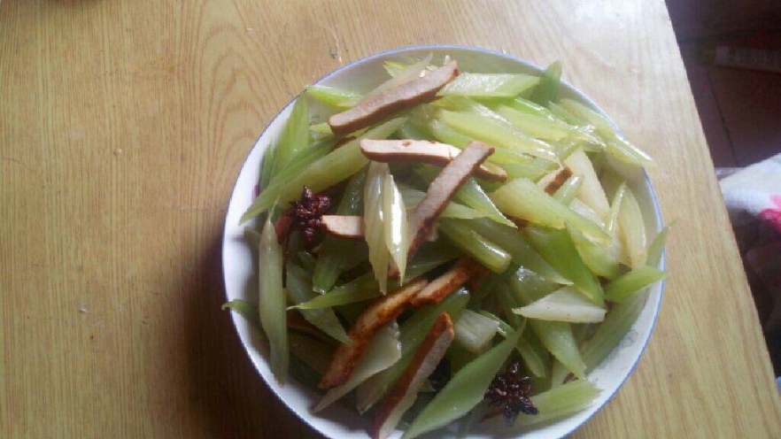 芹菜炒香干