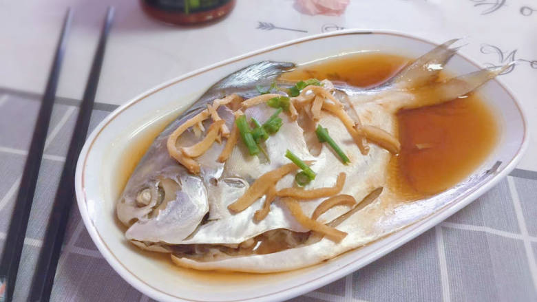 清蒸鲳鱼,多吃海鱼有助于提高智力噢~