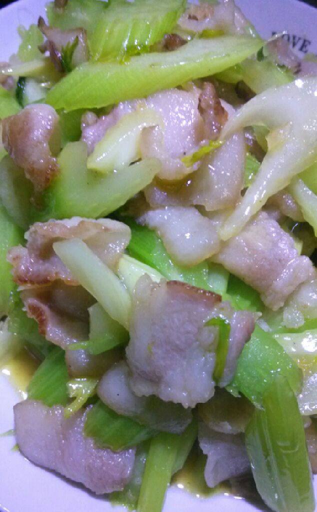 西芹炒五花肉