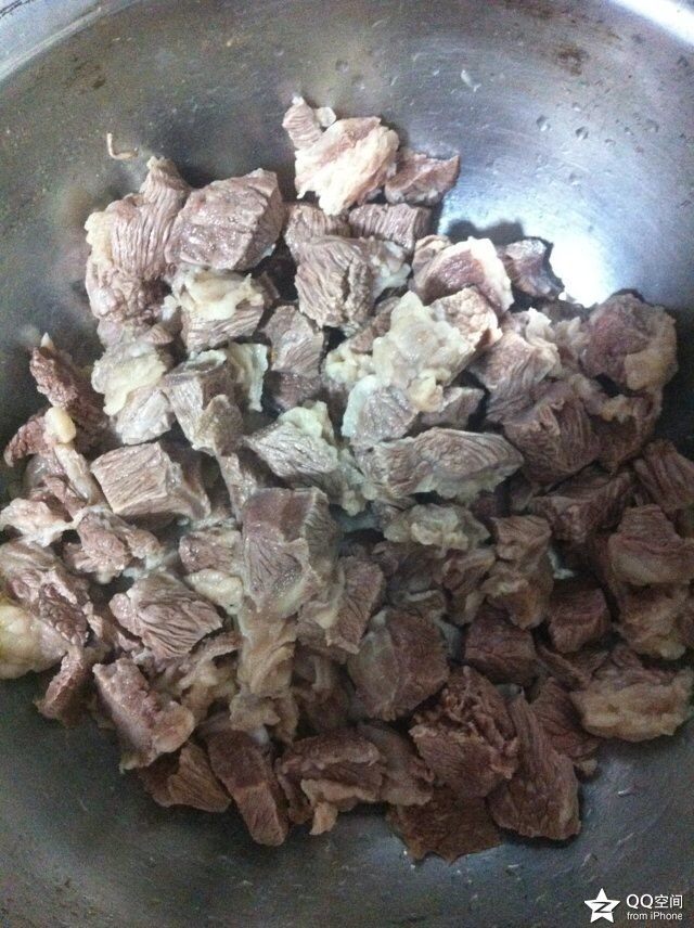 牛肉炖菜,煮好后,冲洗干净血沫