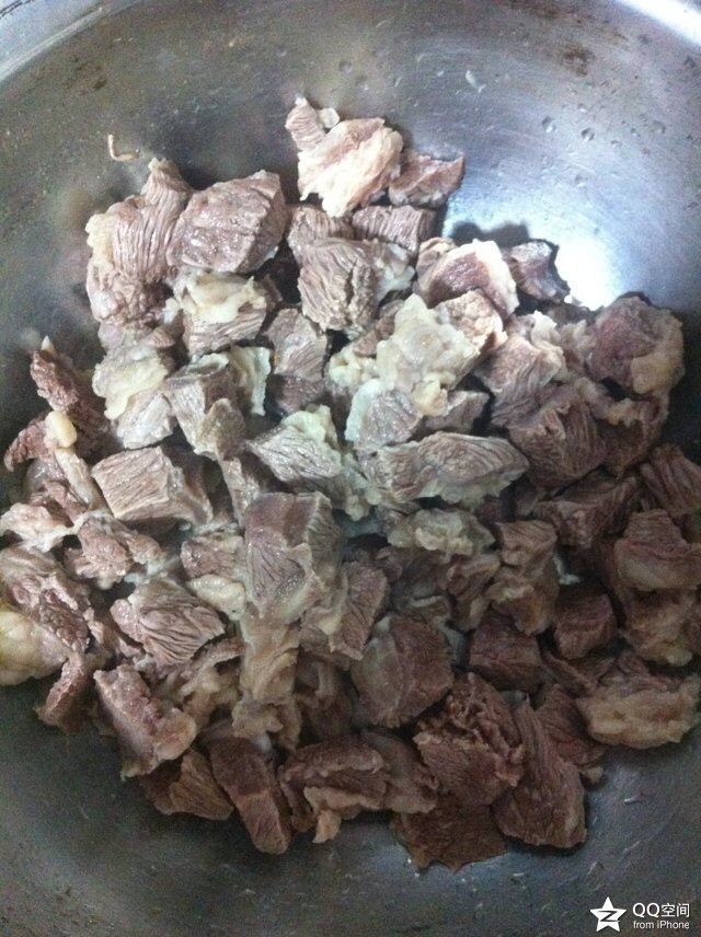 牛肉炖菜,煮好后，冲洗干净血沫