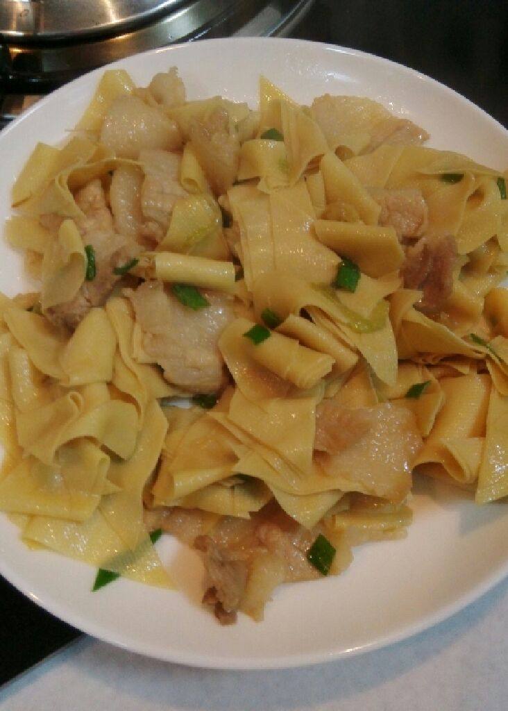 五花肉炒干豆腐