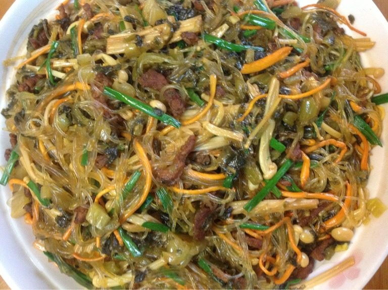 肉末炒双菇酸菜粉丝