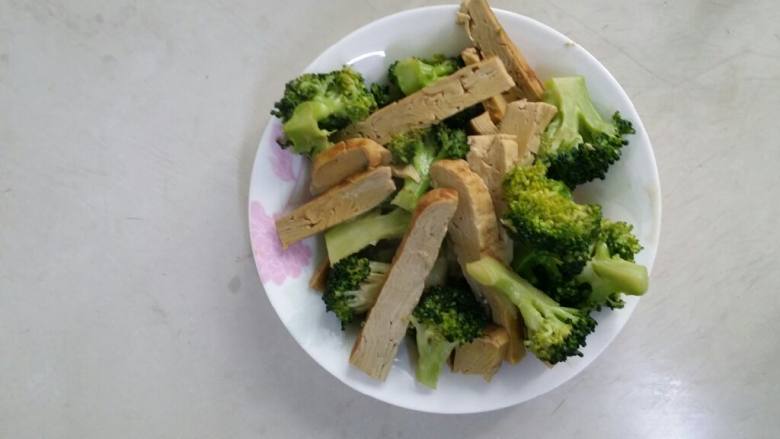 西兰花炒豆干