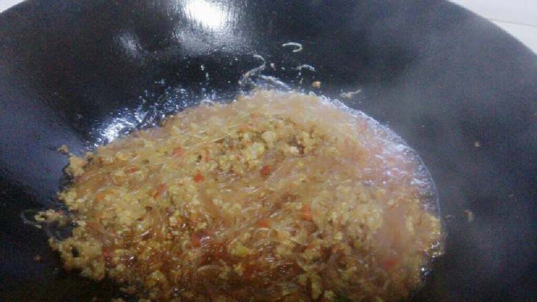 烂肉粉丝(蚂蚁上树 ),等汤汁收干、调入适量盐味即可。