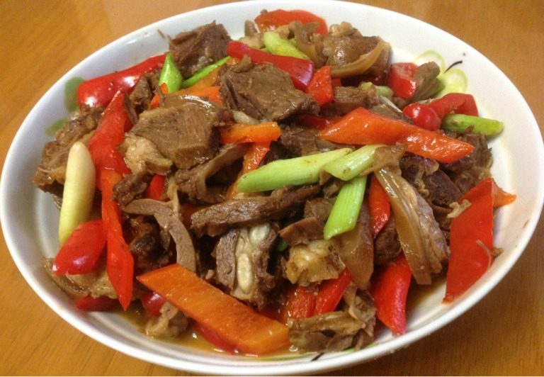 红椒青蒜炒卤羊肉