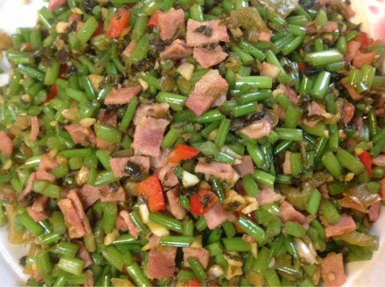 培根酸菜炒红薯杆