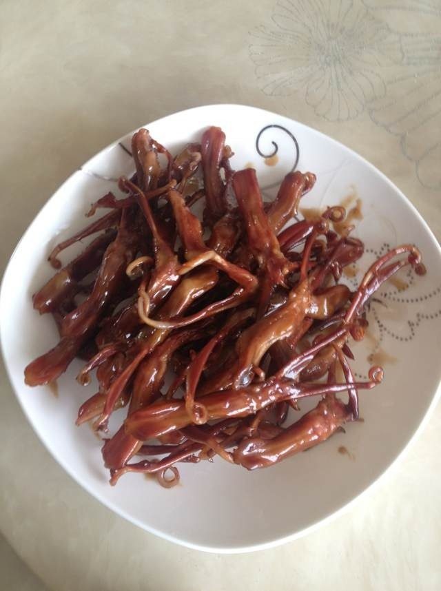 可乐鸭舌,煮至粘稠状即可。