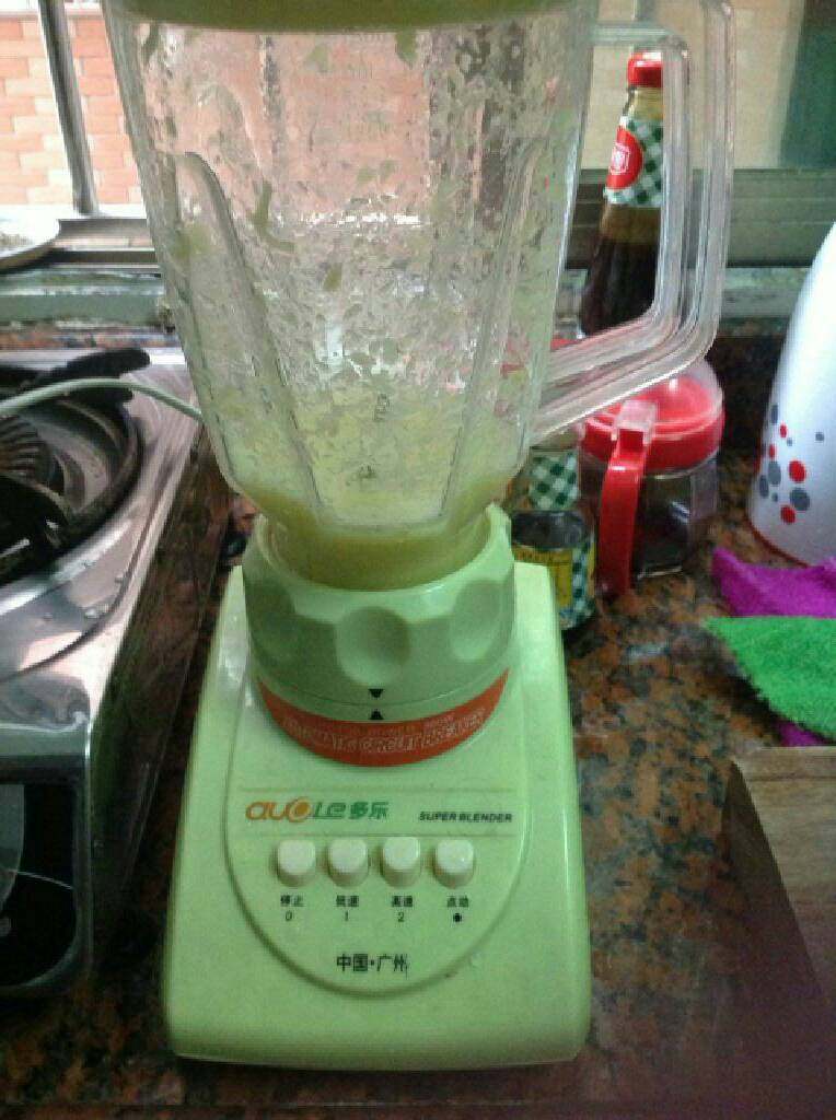 姜汁红薯汤,生姜去皮切小块，用料理机打成汁，无需过滤