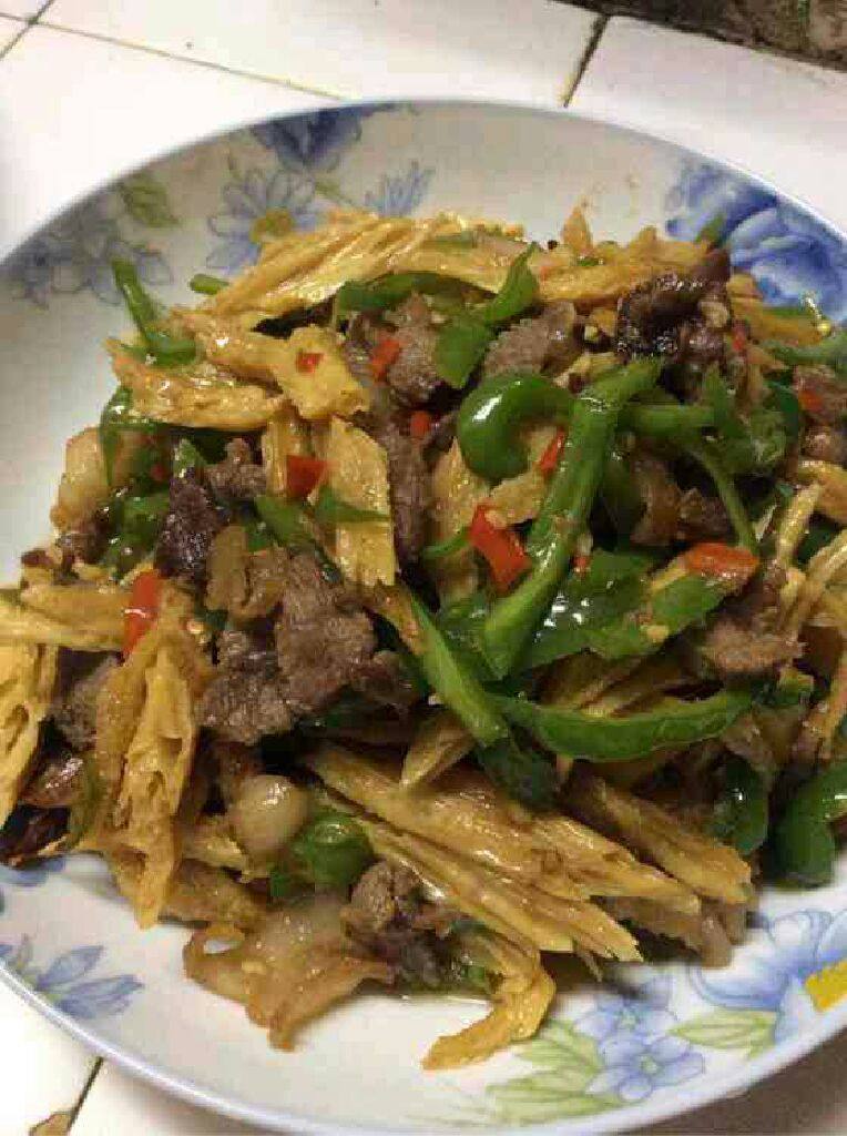 自创【青椒腐竹炒肉】